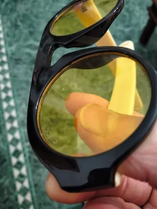 Occhiali da sole Gucci neri e gialli