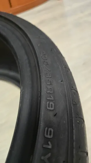 2 Neumáticos 235/35/19