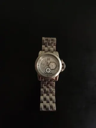 Reloj plateado de pulsera