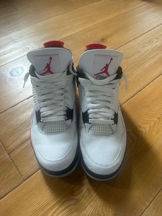 Jordan 4 Retro rosse e bianche