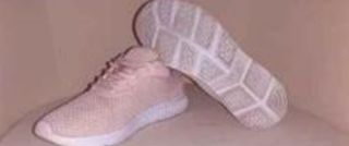 Zapatillas deportivas rosas y blancas