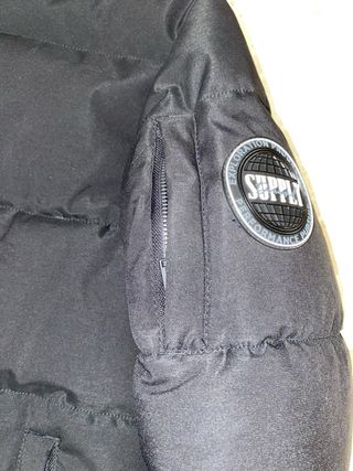 Chaqueta Supply & Demand Negra con Capucha