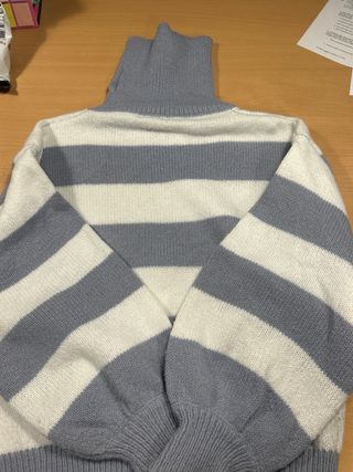 Jersey de rayas con cuello alto