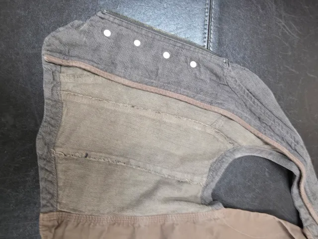 Chaleco marrón y gris