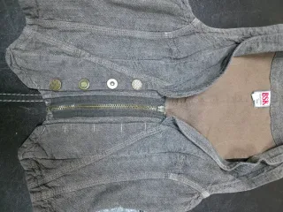 Chaleco marrón y gris