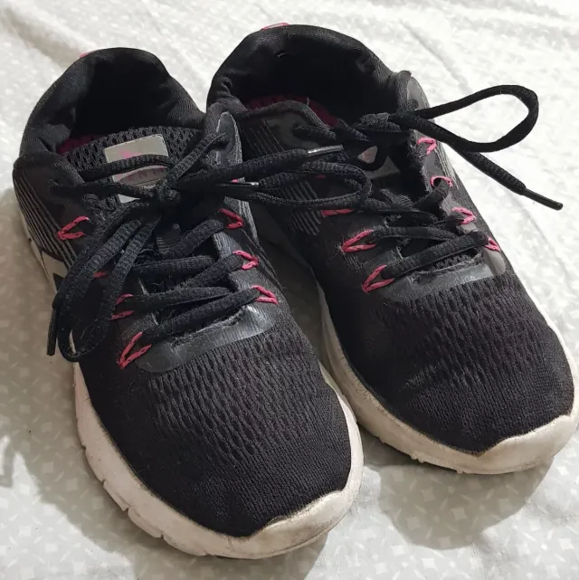 Tenis negros DÉCIMAS