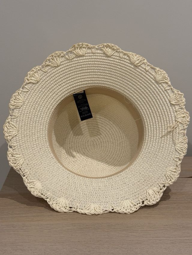 Cappello in paglia di carta beige