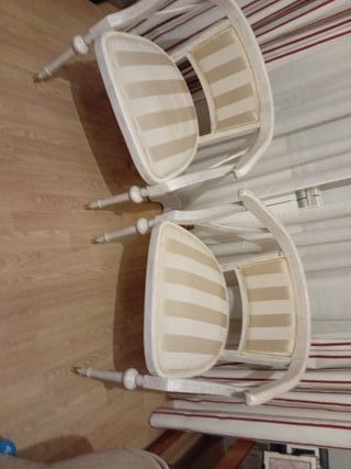 Sillones restaurados beige y blanco