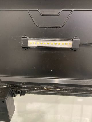 Acuario hexagonal con luz LED
de 25 l .