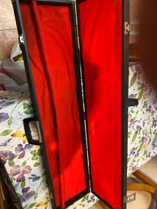 Maletín de caza negro y rojo