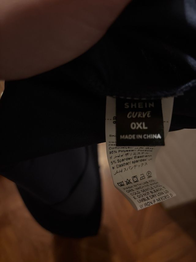 Vestito nero con perle