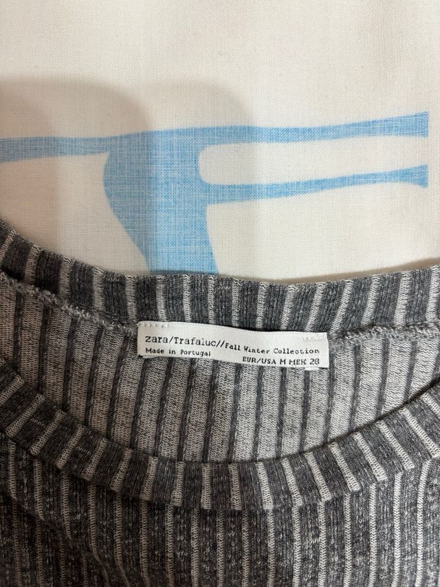 Vestido corto gris de canalé