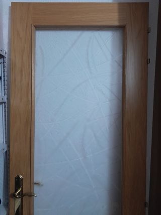 Puerta de salón macizas de madera con cristal