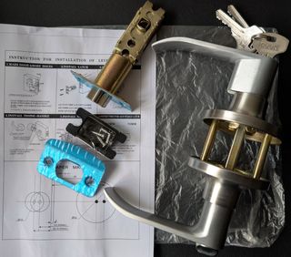 Manilla de puerta izq-dr, con llave y bloqueo