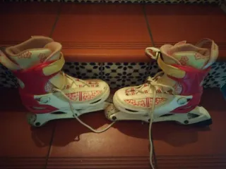 Patines niña T32-34 flores rosa
