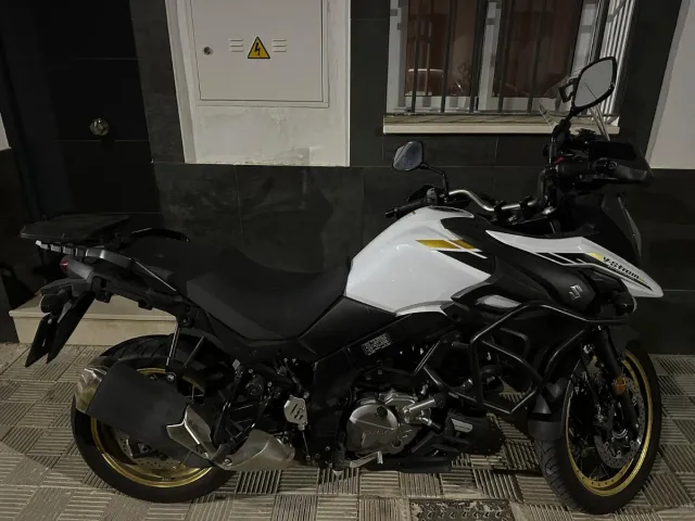 Suzuki V-Strom 650 ABS – 2021. Estado impecable.