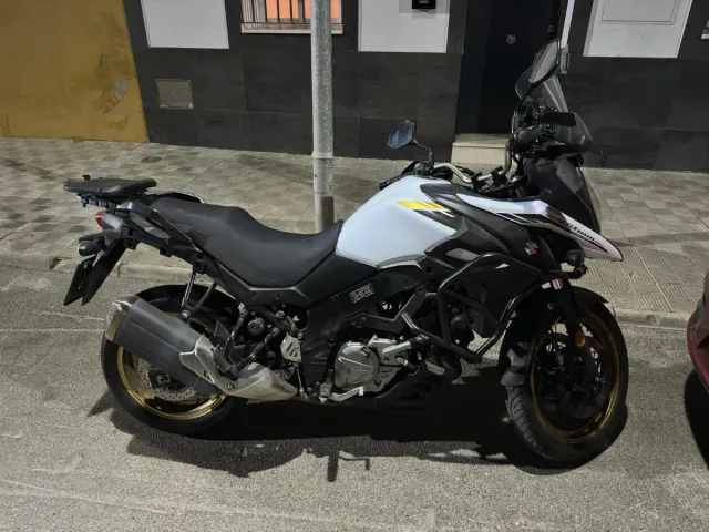 Suzuki V-Strom 650 ABS – 2021. Estado impecable.
