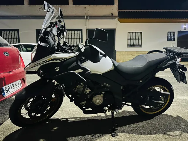 Suzuki V-Strom 650 ABS – 2021. Estado impecable.
