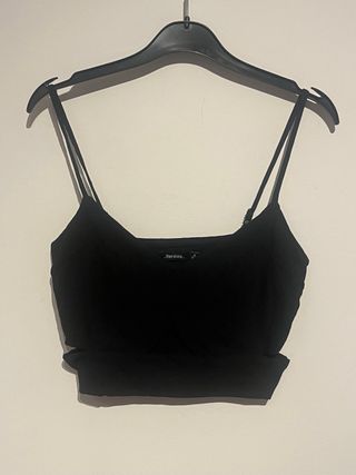 Top Bershka negro talla M con cortes