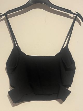 Top Bershka negro talla M con cortes