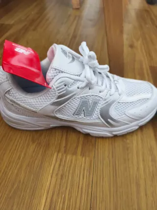 Zapatillas New Balance 530 Plata y Blanco