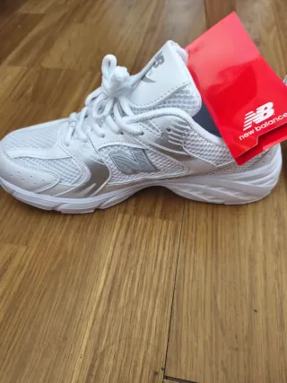 Zapatillas New Balance 530 Plata y Blanco
