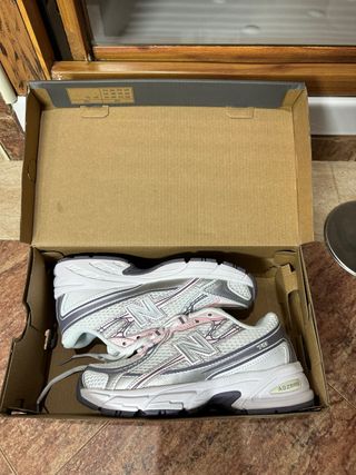 New Balance 740 