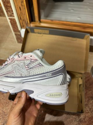 New Balance 740 