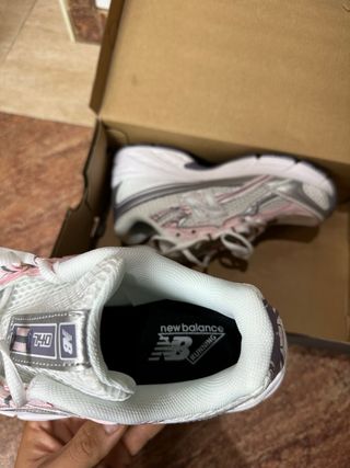 New Balance 740 