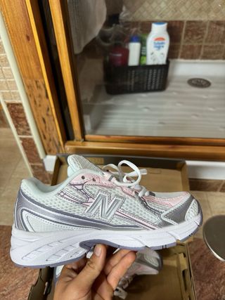 New Balance 740 