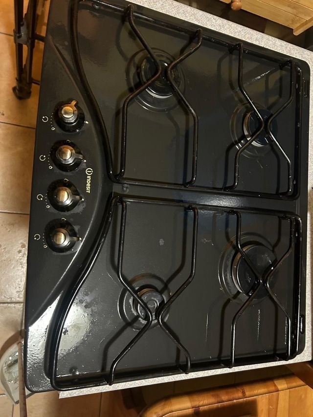 Piano cottura Indesit 4 fuochi