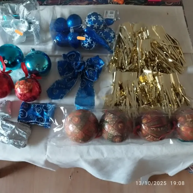 Lote adornos Navidad: bolas, lazos, guirnaldas
