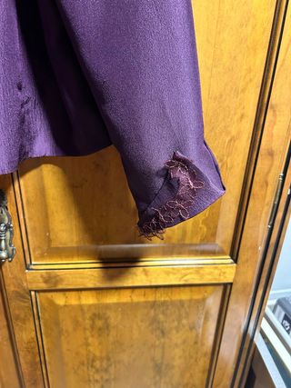 Torera morada con detalles de encaje
