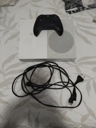 Xbox One S 500GB Blanca.
+ Juegos y 1 Mando.