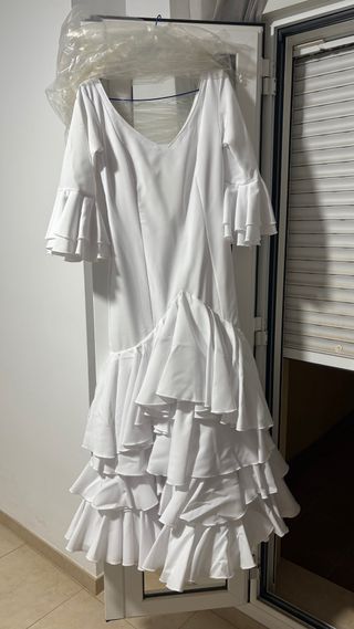 Traje de flamenca blanco con volantes