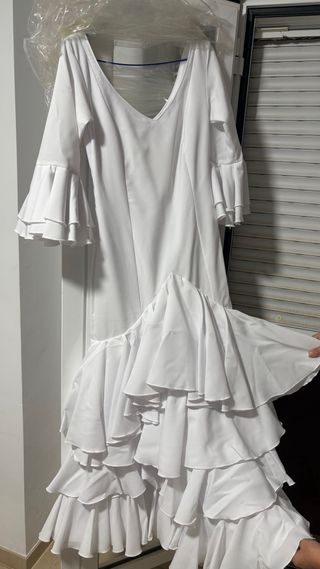 Traje de flamenca blanco con volantes