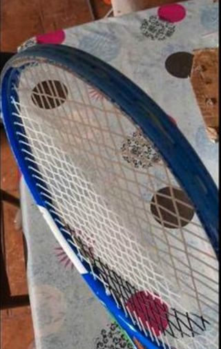Raqueta de tenis azul