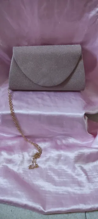Bolso de fiesta nude con cadena dorada