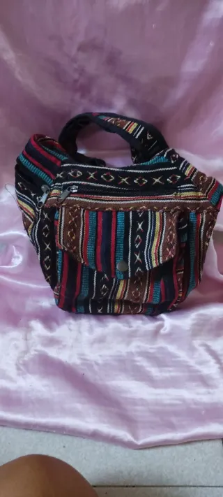 Riñonera multicolor con bolsillos
