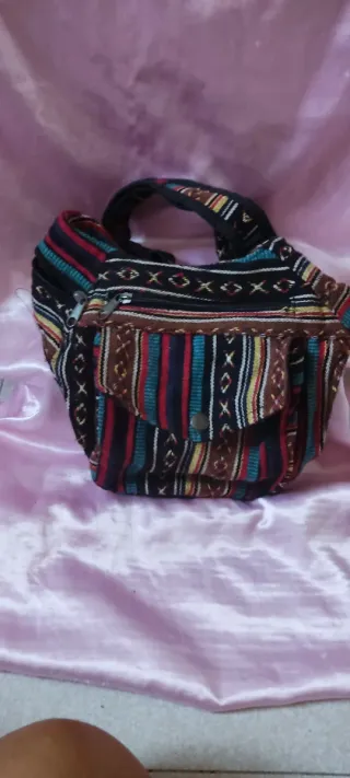 Riñonera multicolor con bolsillos