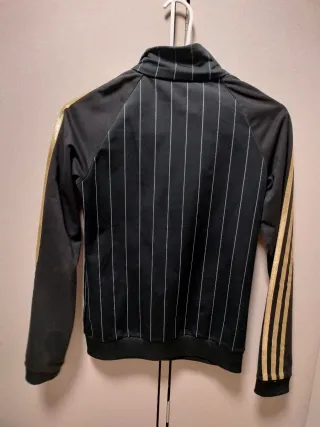 Chaqueta Adidas Talla XS Negra y Dorada