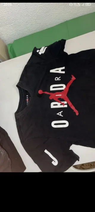 Camiseta Jordan Negra y Roja