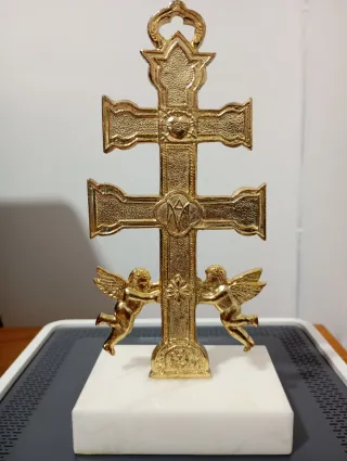 Cruz de Caravaca dorada a dos caras y  los ángeles