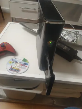 Xbox 360 con juego Sonic All-Stars Racing