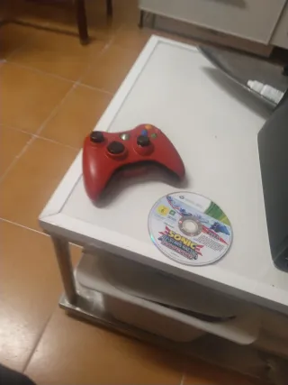 Xbox 360 con juego Sonic All-Stars Racing