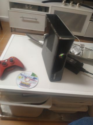 Xbox 360 con juego Sonic All-Stars Racing