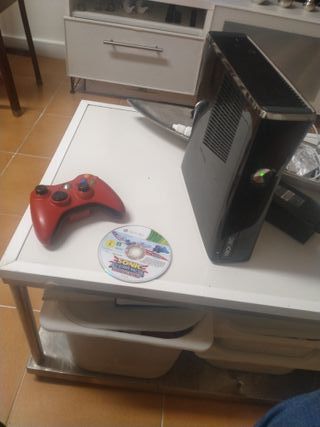 Xbox 360 con juego Sonic All-Stars Racing