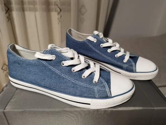 Zapatillas casual  estilo converse