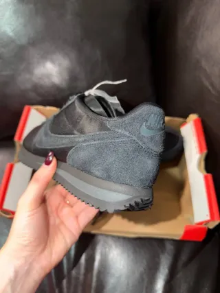 Nike Cortez nere