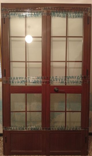 Puerta doble aluminio imitación madera